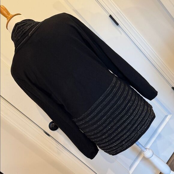 Chic Black and Silver Turtleneck Sweater - Picture 4 of 9
